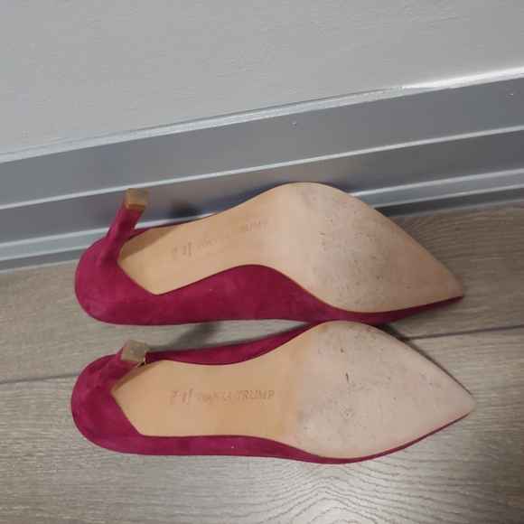 Ivanka Trump Fuchsia Suede Pointed-Toe Heels - Picture 4 of 4